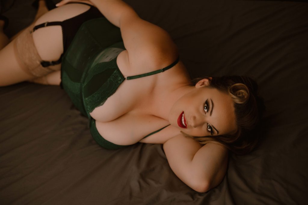 pinup aesthetic boudoir session